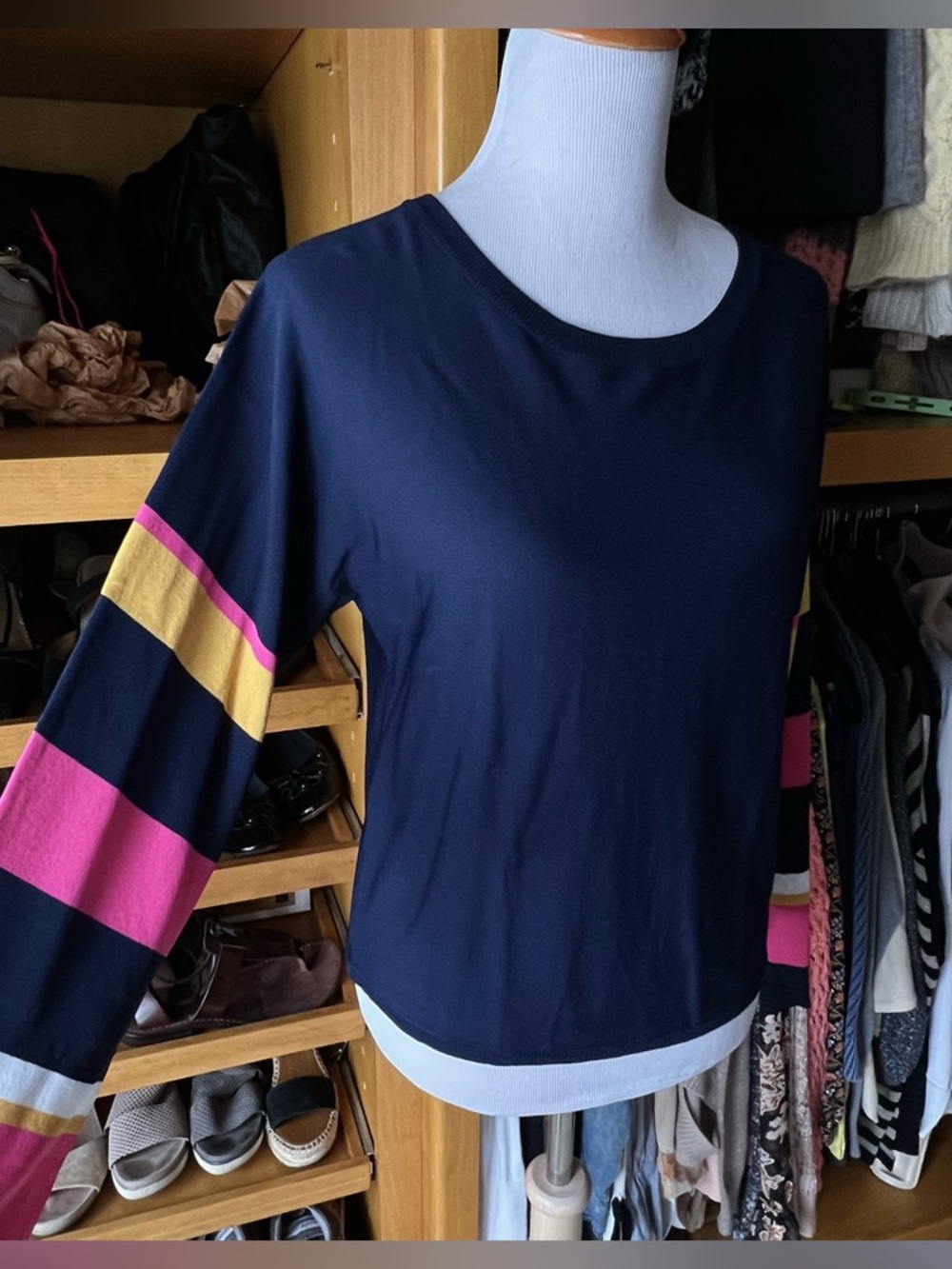 GABBY ISABELLA Woman’s Navy lightweight sweater-S